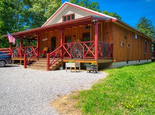 305 Griffin Ln, Allardt, TN 38504