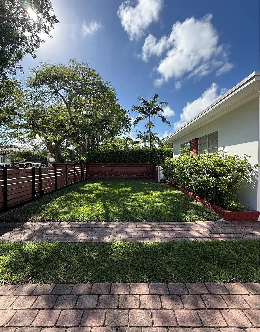 3 bed, 2.0 bath, $4,750 — Photo 1
