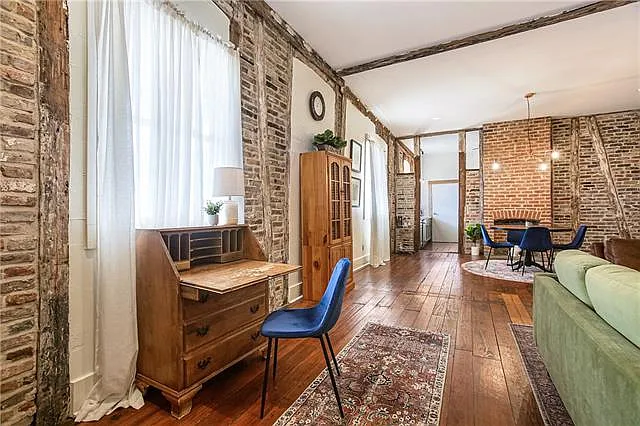 2 bed, 1.0 bath, 1259 sqft, $2,475 — Photo 3