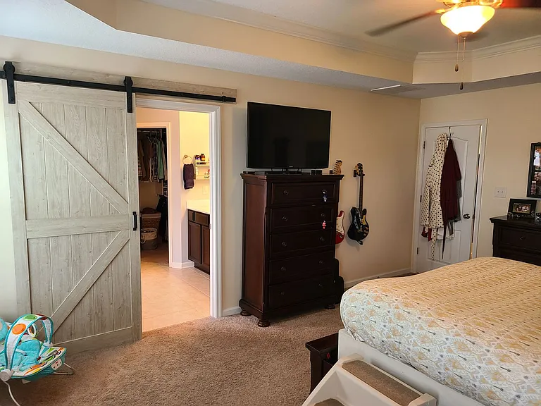 403 Derrick Dr — Photo 16