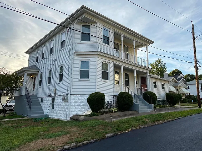 Walnut St — Photo 15