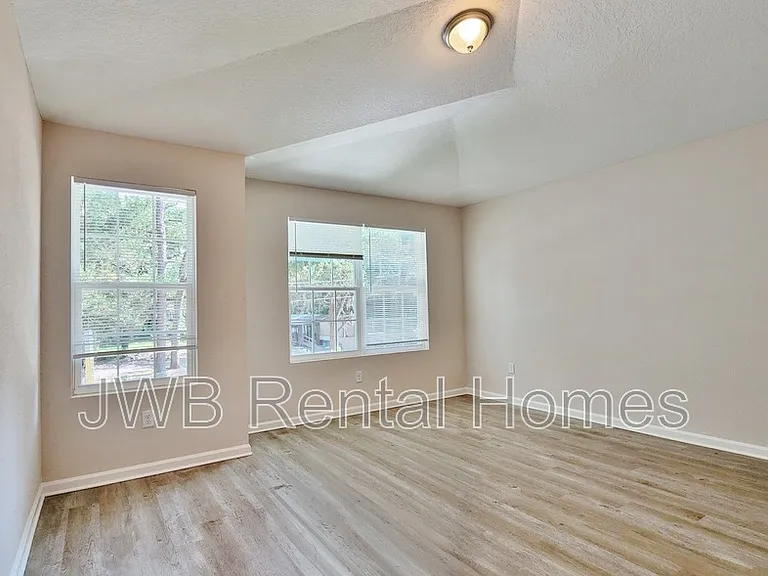 8816 Jasper Ave — Photo 8
