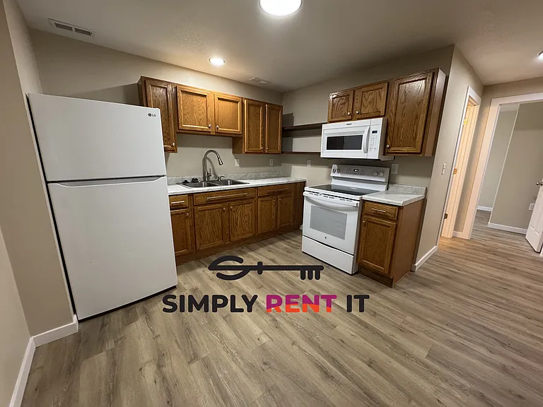 5504 Kansas Dr — Photo 2