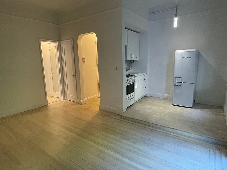 126 E 30th St #2D — Photo 17