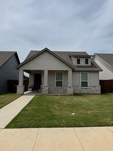 709 The Cottages Dr Photo 1