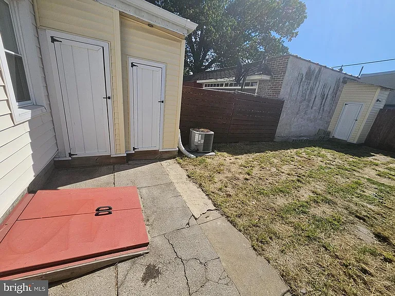 4637 Melrose St — Photo 34