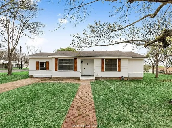 1114 L J St, Brenham, TX 77833