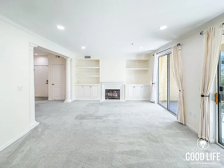 2260 Watermarke Pl — Photo 8