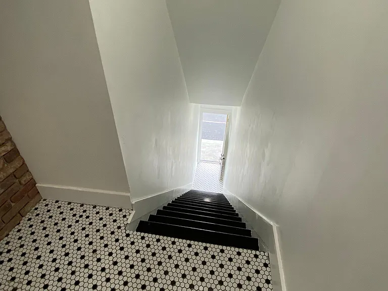 109 Main St — Photo 4