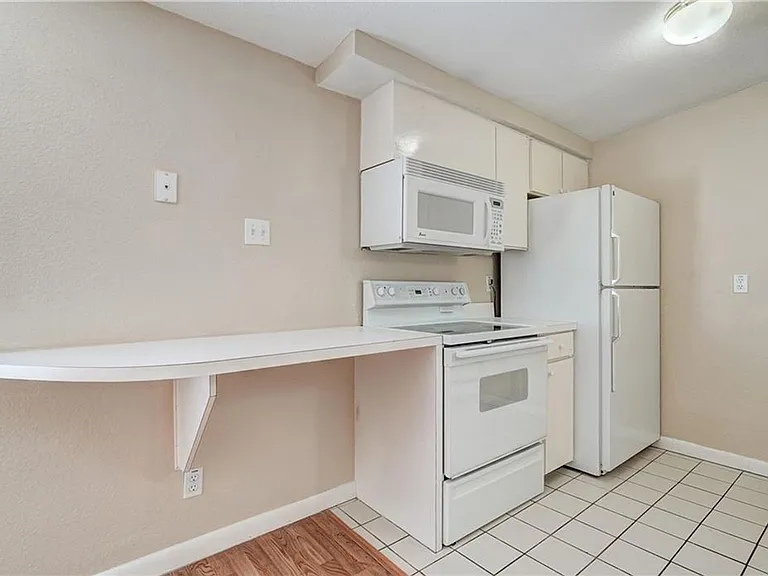 2408 Longview St #208 — Photo 8