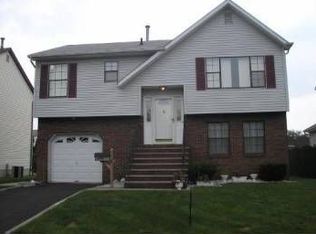 5 Varga Dr, Carteret, NJ 07008