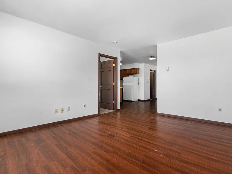 110 N Commercial Street — Photo 9