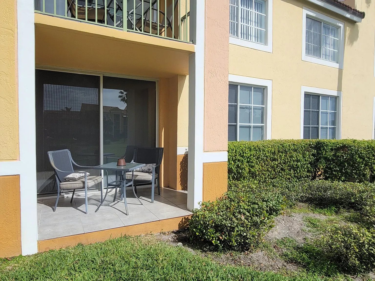 2 bed, 1.0 bath, 945 sqft, $2,300 — Photo 3