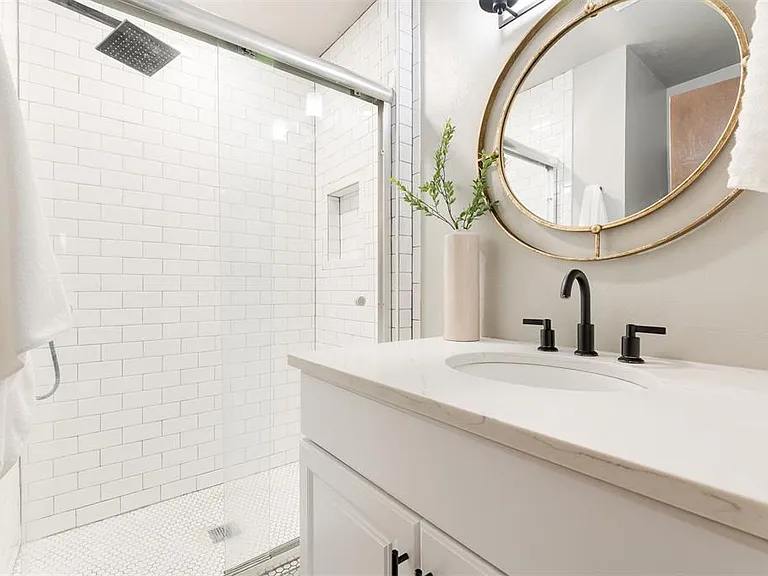 320 Elwood Dr — Photo 18