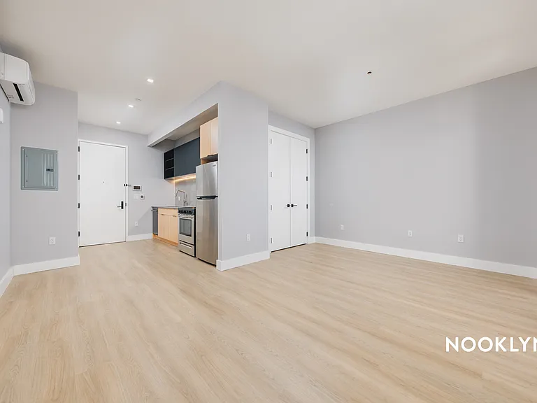 26-25 4th St #1006 — Photo 3