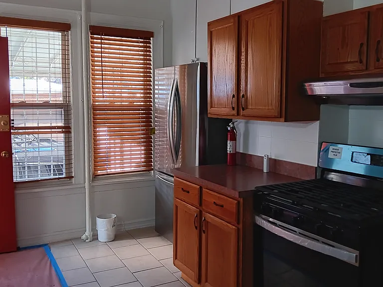 1811 Wallace Ave — Photo 2