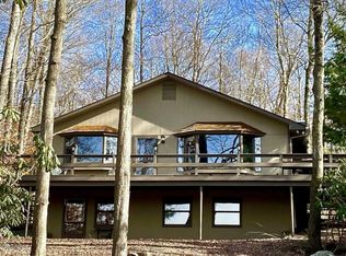 2416 Overlook Ln, Pocono Pines, PA
