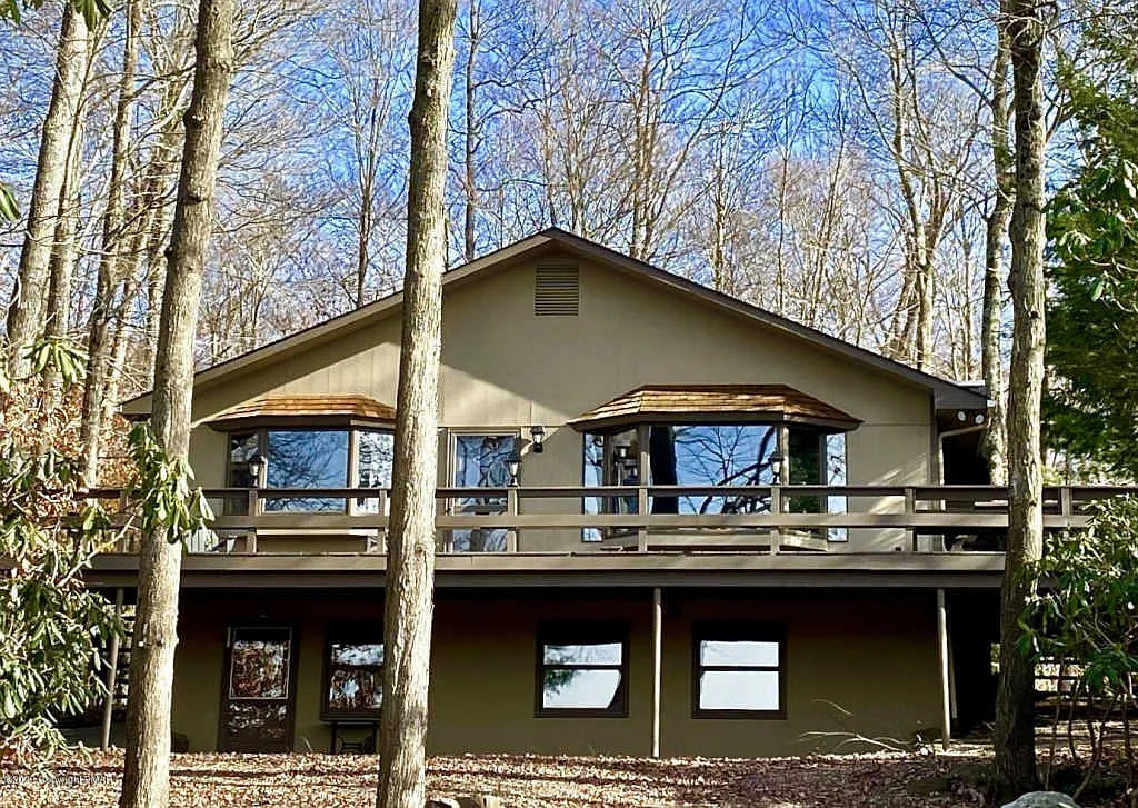 2416 Overlook Ln photo 1