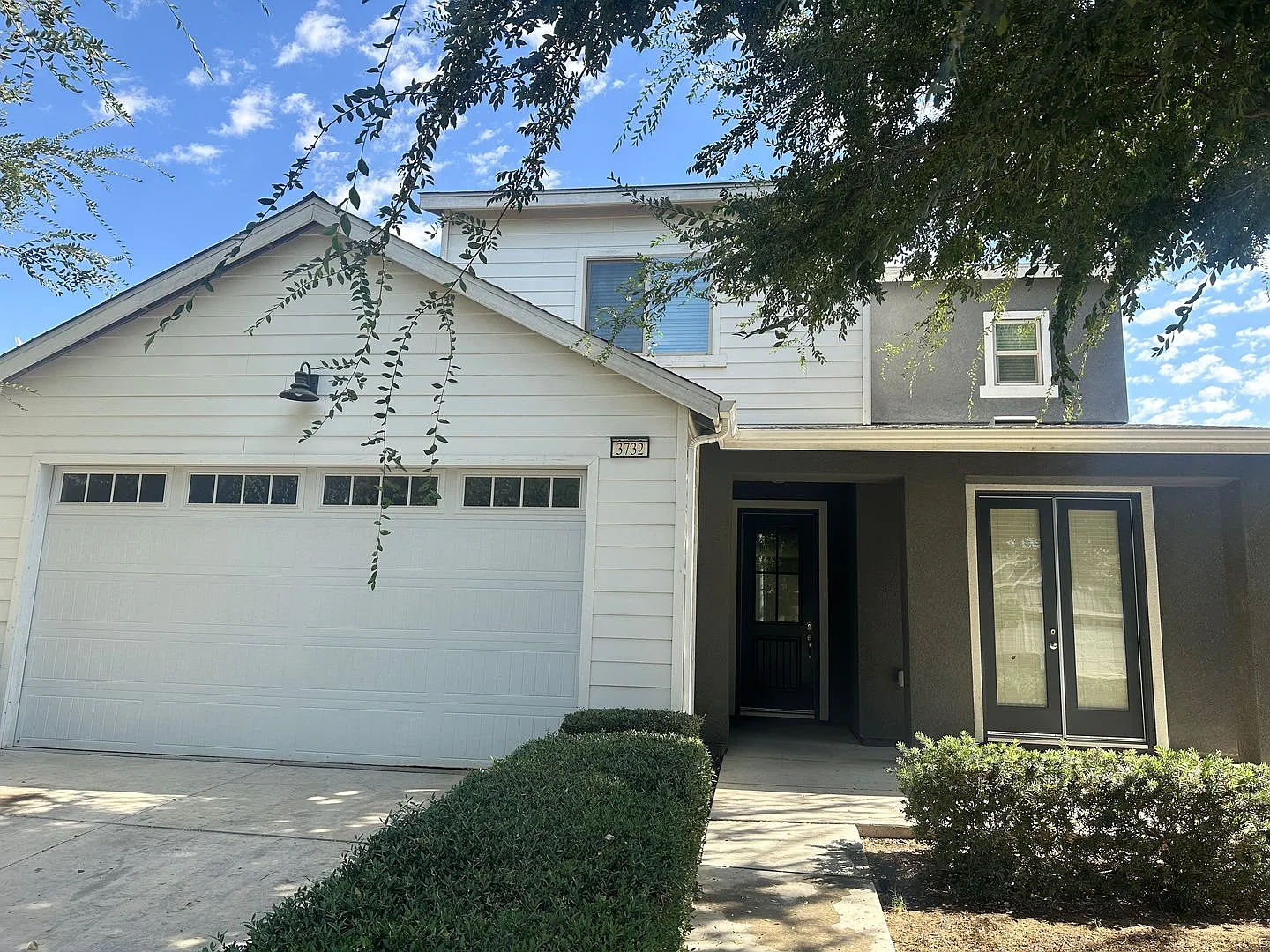 Don't miss this beautiful home — Photo 1