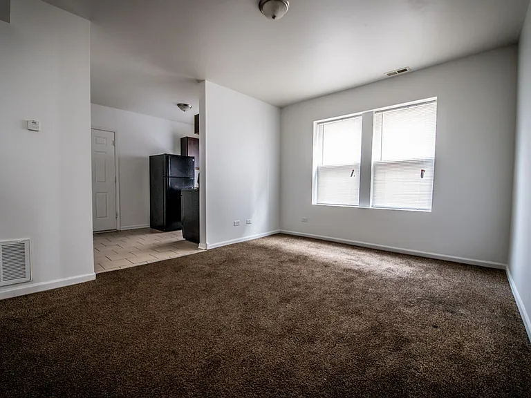 1101 N LeClaire — Photo 18