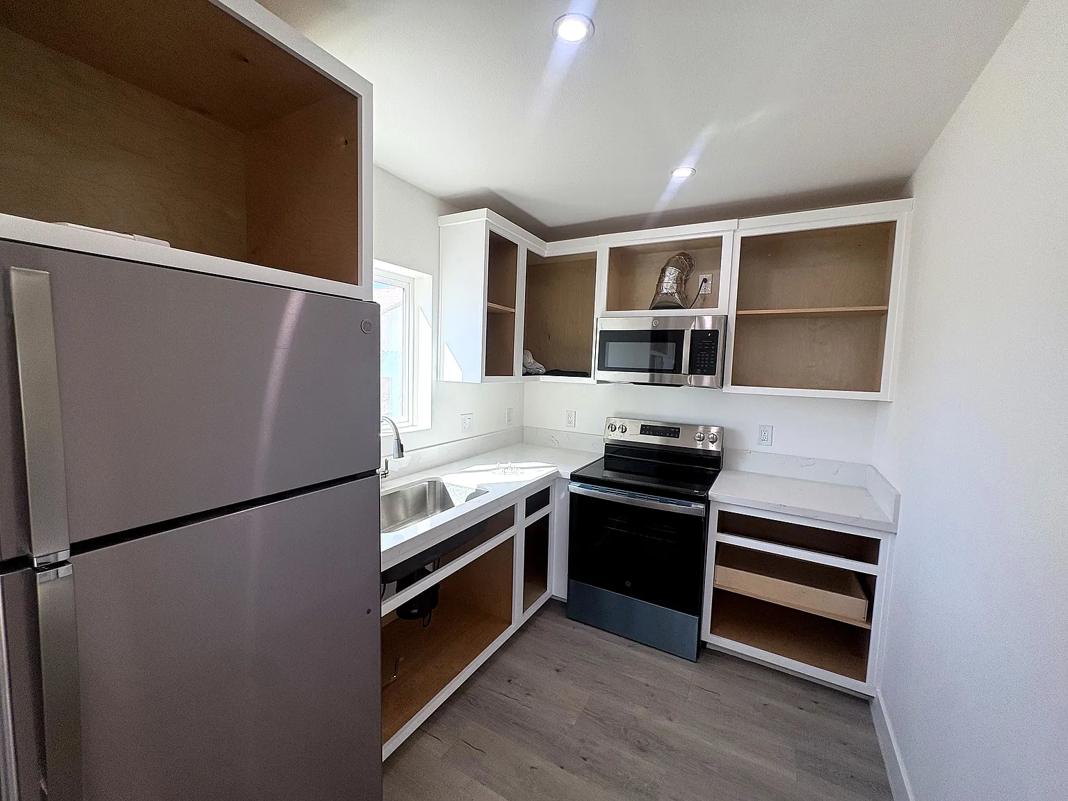 2 bed, 600 sqft, $2,300 — Photo 4