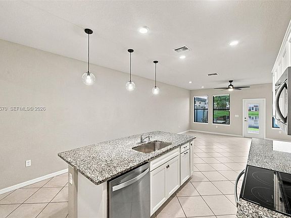 4th image of 2804 Troubadour St