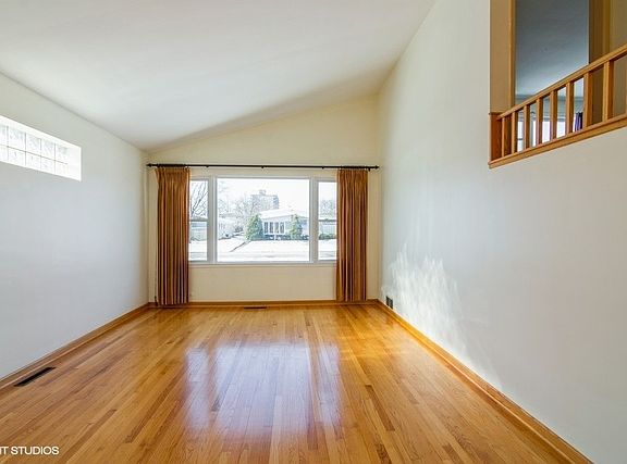 4th image of 47 Fernwood Dr