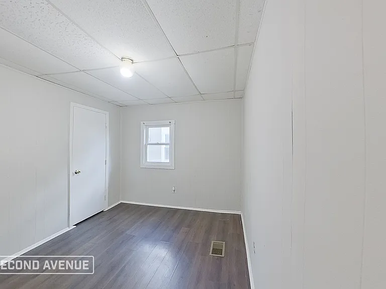 122 S Longworth Ave — Photo 10