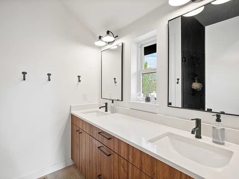 1312 S Grant St — Photo 14