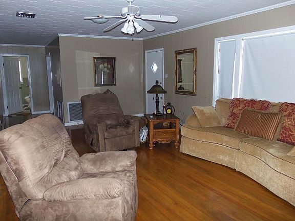 5th image of 909 Marshall St