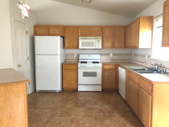 4th image of 745 Valley Vista Way