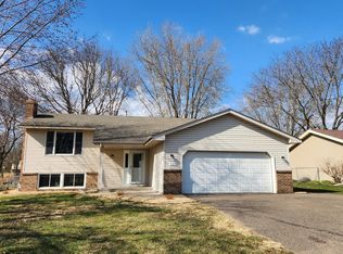 571 Westfield Ln, Vadnais Heights, MN 55127