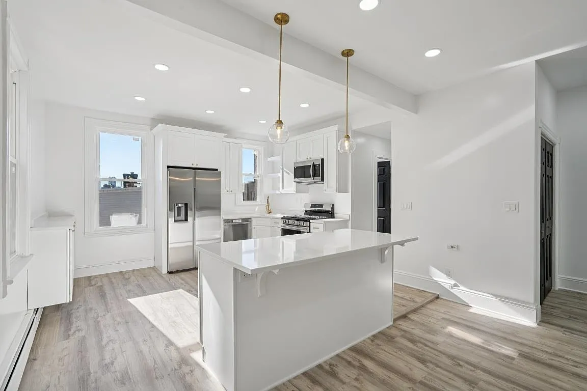 1 bed, 1.0 bath, $2,900 — Photo 2