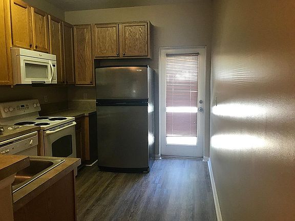 4th image of 347 Pecan Grove Dr