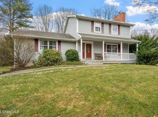 4 Ponderosa Dr, Halfmoon, NY 12065