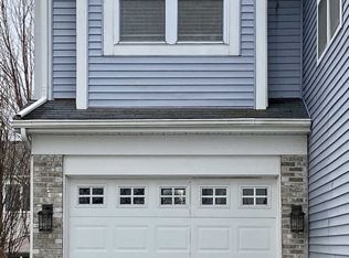 535 Red Sky Dr #1, Saint Charles, IL 60175