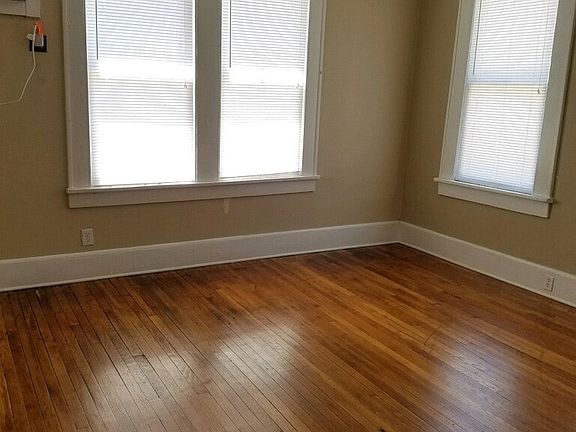 3rd image of 249 Kings Hwy APT D