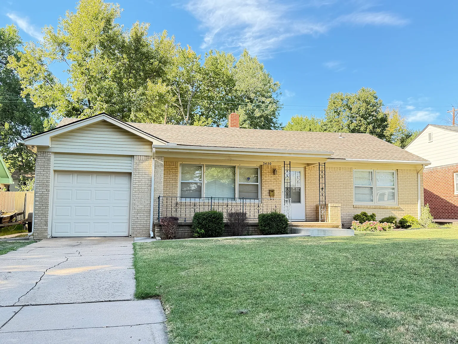 3 bed, 1184 sqft, $1,300 — Photo 1