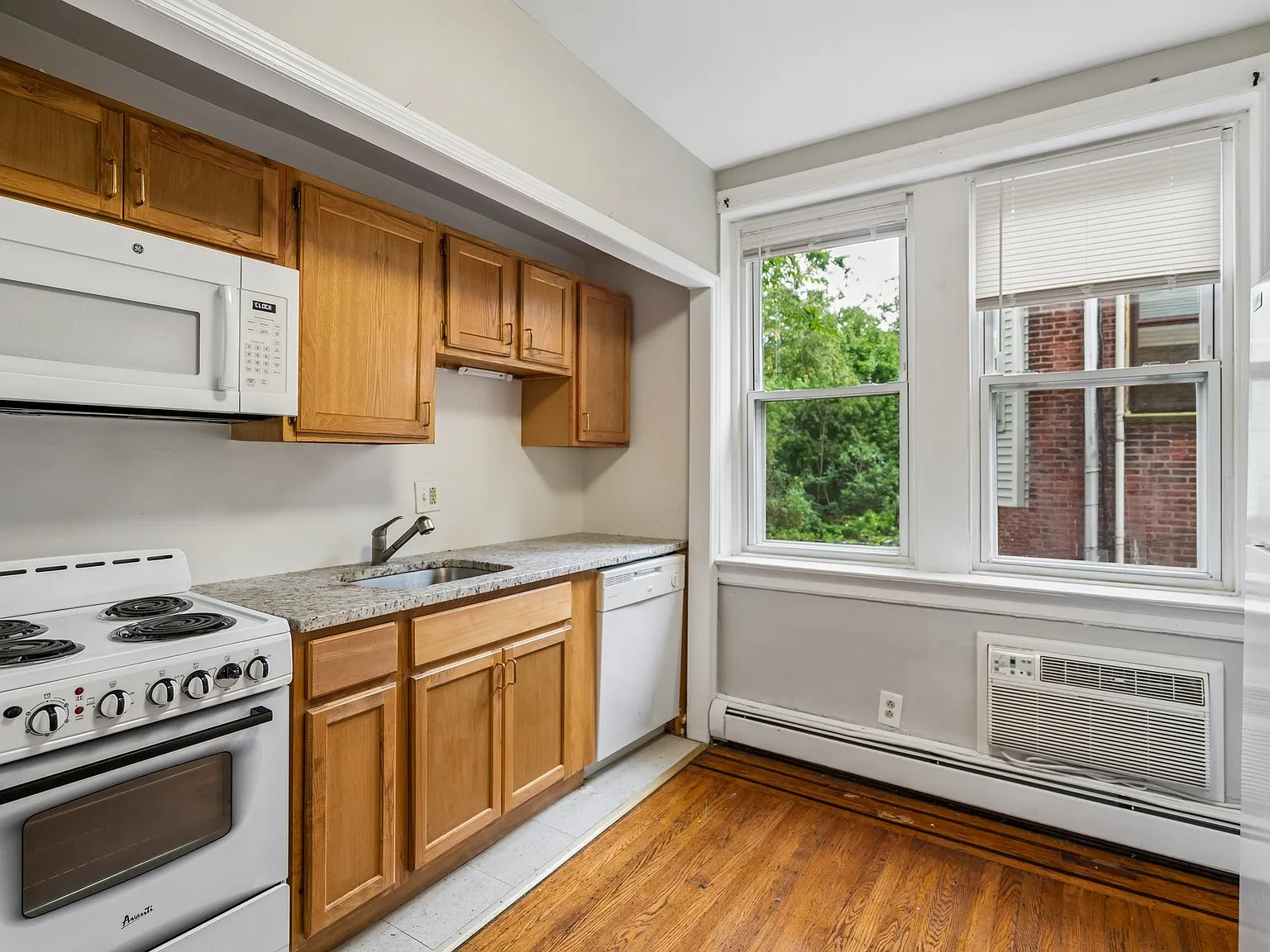1 bed, $1,090 — Photo 2