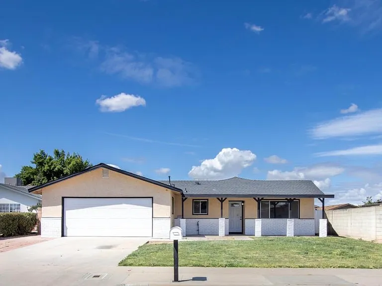 1435 S Salome St — Photo 1