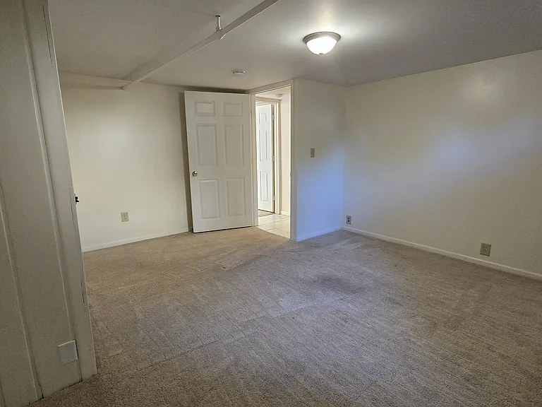 238 Macarthur St E #1 — Photo 14