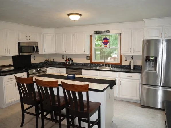 35 Fieldcrest Dr, East Bridgewater, MA 02333
