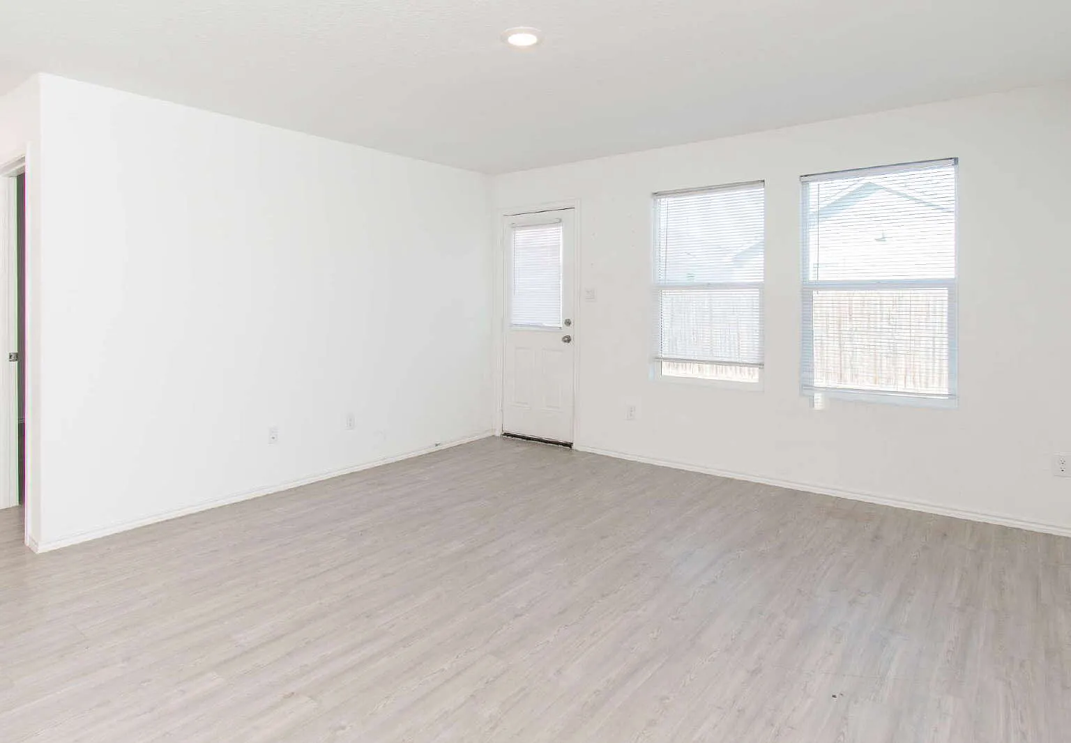 4 bed, 2.0 bath, 1627 sqft, $1,625 — Photo 4