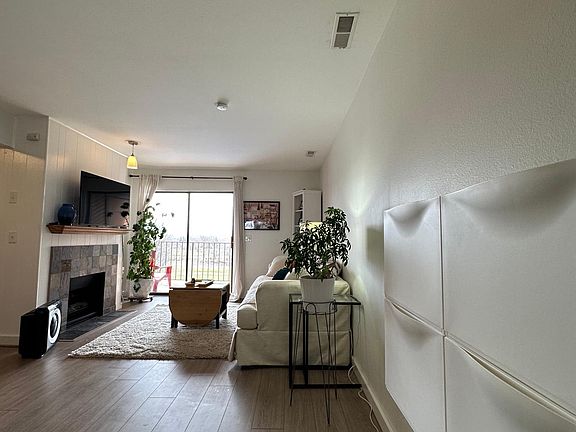 2nd image of 2420 S Elizabeth St APT 5