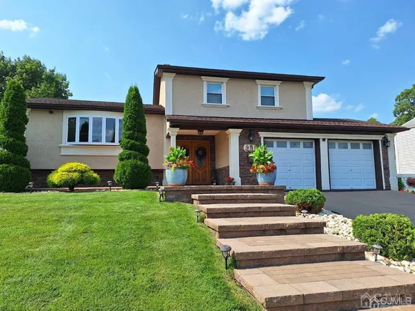 41 Fanwood Dr, Sayreville, NJ 08872