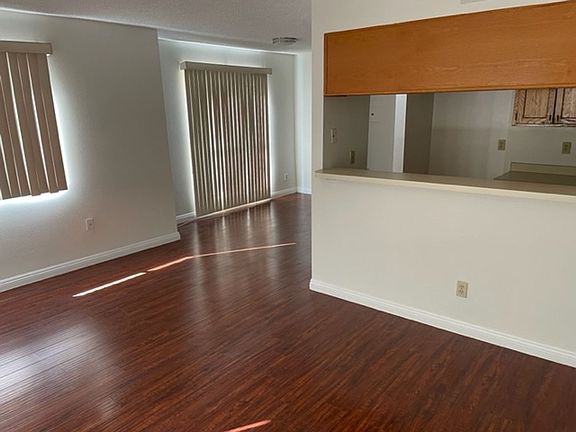 2nd image of 1049 Linden Ave #10