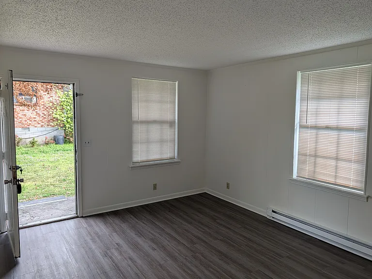 1125 Campbell St — Photo 3