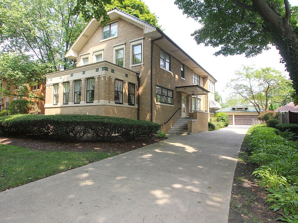 1st image of 909 Bonnie Brae Pl