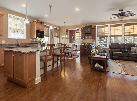 4th image of 765 Pleasant Dr