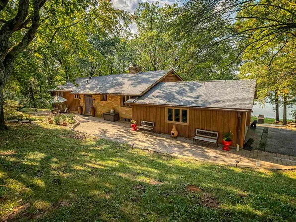 325 Lake Dr, Murphysboro, IL 62966